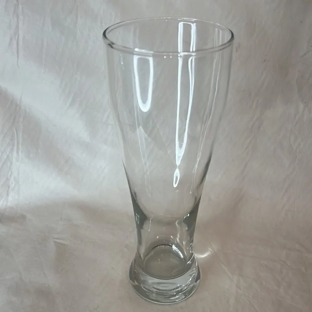 Beer Glass 24 Ounces 9 Inches Tall 3 1/4 Inches Diameter Clear Drinking Bar